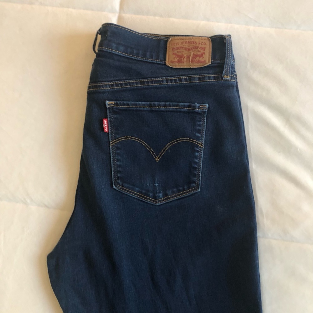 Levi’s 311 shaping skinny jeans. Size 32